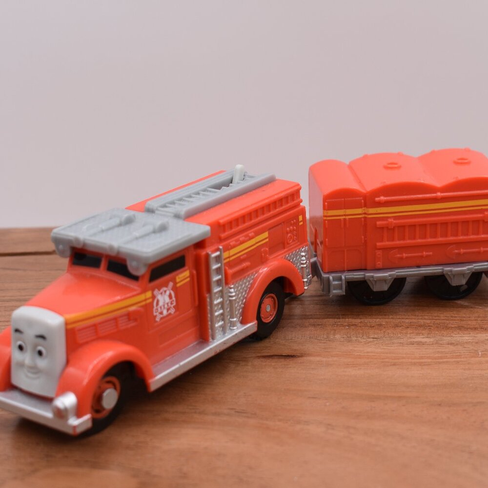 Flynn Fire Truck Motorized Tender Thomas & Friends Mattel Train Battery Operated